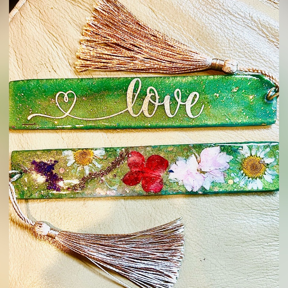 Green Floral Resin Bookmarks with Tassels